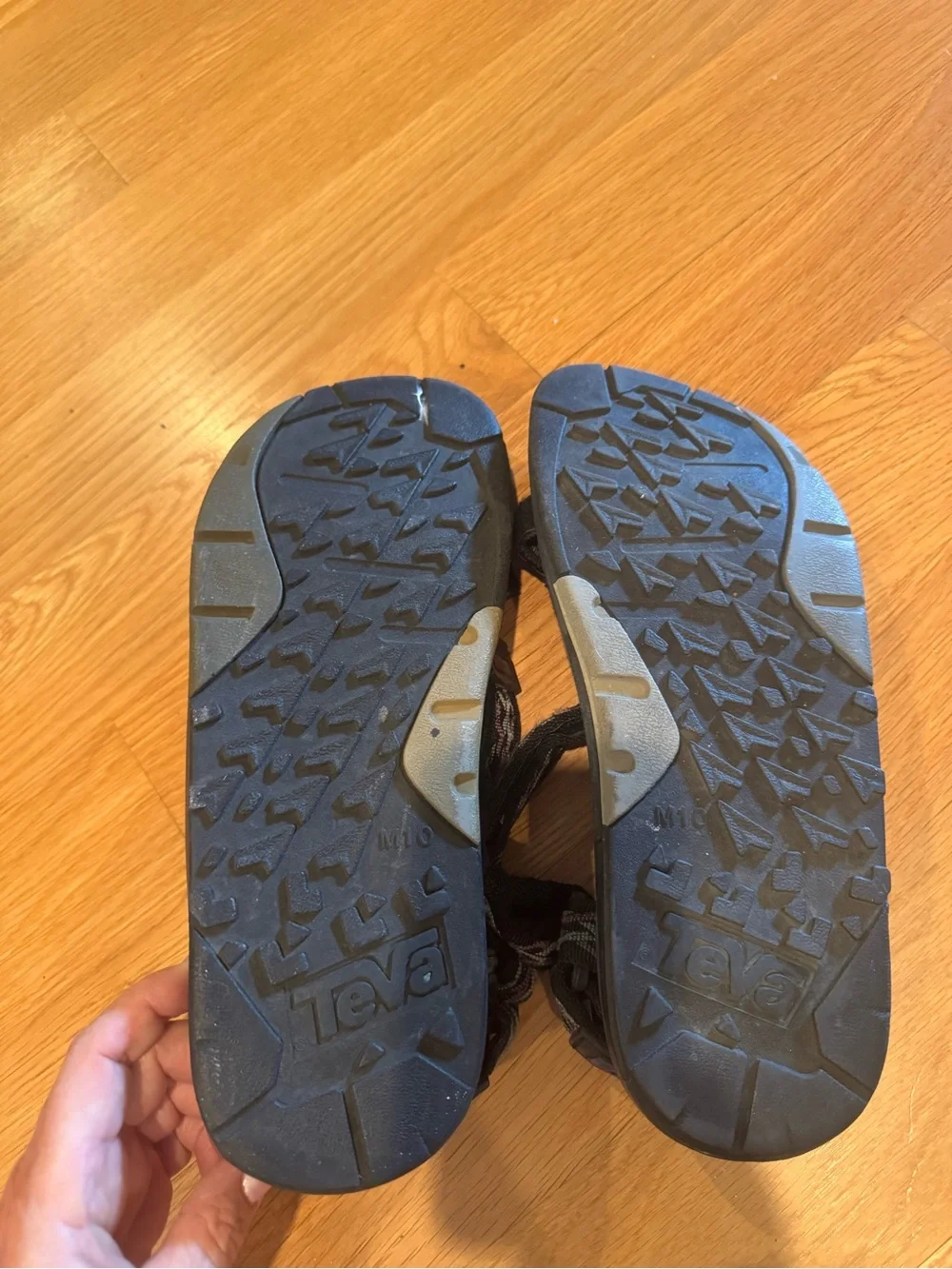 Teva Men’s Black size 10 with Multicolor Straps
